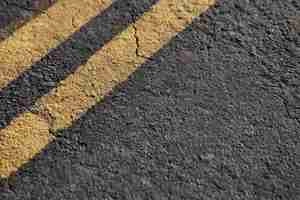 متریال آسفالت با دو خط زرد