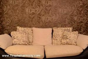مبل و کاغذ دیواری تم قهوه ای