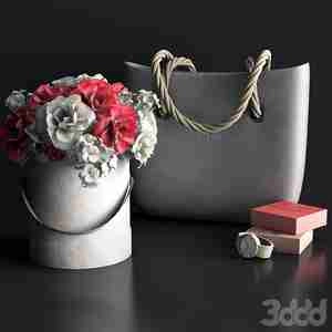 کیف زنانه و گلدان با گل رز قرمز و سفید Decorative set, O Bag