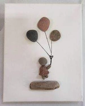 کودک بادکنک به دست