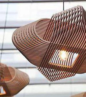 لوستر با طرح چوبی چندضلعی راه راه
