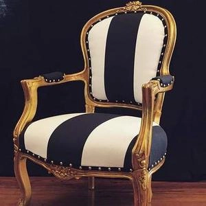 ست مبل به رنگ مشکل همرا با عسلی