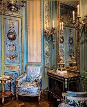 اتاق فاخر کلاسیک با آبی سلطنتی و طلایی