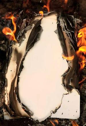 کاغذ در حال سوختن