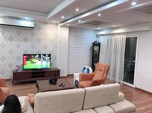 کاغذ دیواری ودکوراسیون بارنگ روشن بااجرسفید