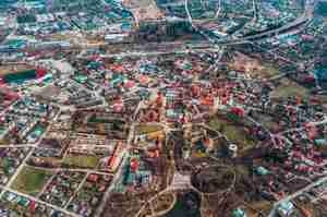 دید پرنده قصر در اروپا aerial view over the private houses