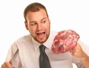 مرد در حال غذا خوردن با ولع و خشن
