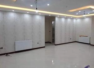 اجرای کاغذ دیواری ودکوراسیون بارنگ روشن