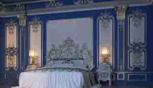 طراحی اتاق خواب کلاسیک با رنگ آبی سلطنتی