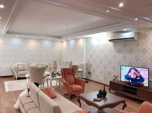 کاغذ دیواری ودکوراسیون بارنگ روشن بااجرسفید
