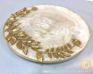 بشقاب رزین با برگ