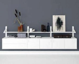 دکوری های کمد تابلو و گلدون و کتاب