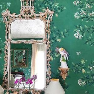 دیوار کلاسیک با قاب آینه کلاسیک