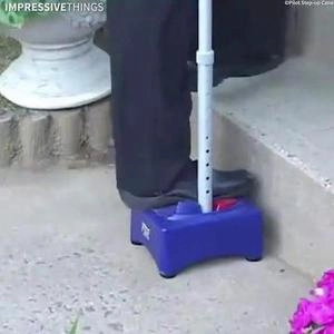 وسیله ای برای راحتی حرکت سالمندان