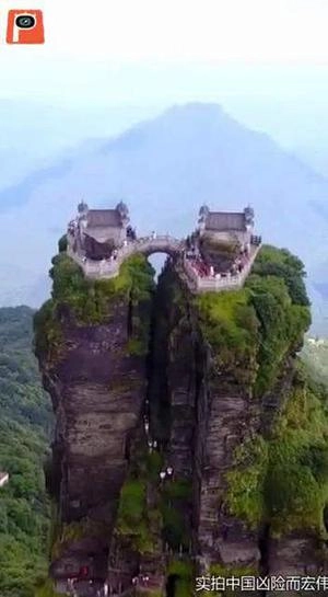 قلعه ای در نوک کوه