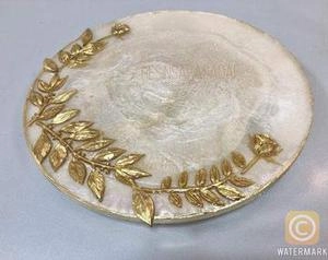 بشقاب رزین با برگ