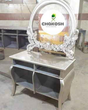 کنسول زیبای زمرد رنگ خاص بژ طلایی