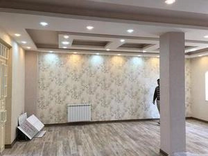 اجرای دکوراسیون باسقف کناف ودیواروکاغذ دیواری