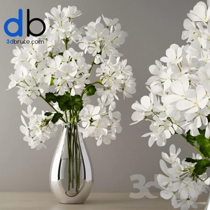 دسته گل سفید داخل گلدان شیشه ای