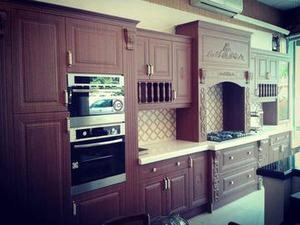 آشپزخانه کلاسیک دکور در مغازه است
