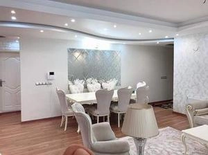 کاغذ دیواری ودکوراسیون بارنگ روشن بااجرسفید