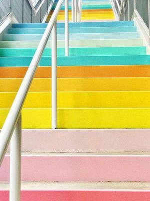 پله های رنگی برای شادی روج