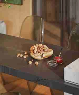 طراحی داخلی نشیمن و آشپزخانه با ترکیب رنگ سبز و چوب برای اسکچاپ