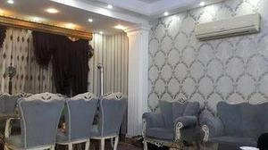 کاغذ دیواری بارنگ های سفید وتوسی روشن