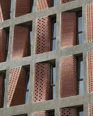 دیوار ها پیچ خورده آجری