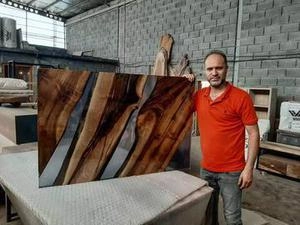 میز چوبی و رزین