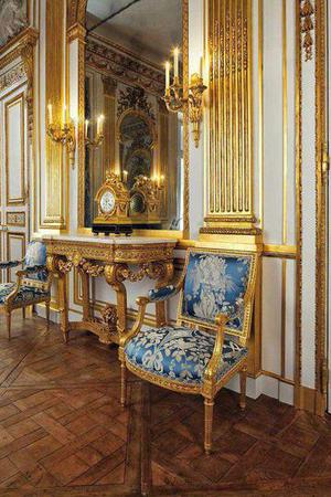 ترکیب رنگ ابی طلای در کاخ