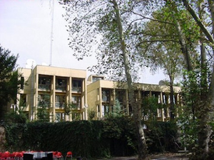 دفتر شهر بانو فرح پهلوی طراح دیبا
