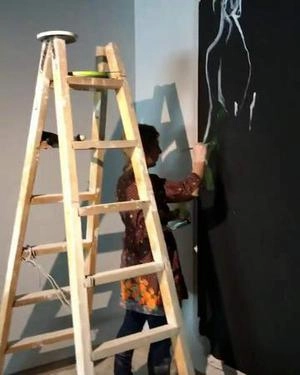 پروژه زعفرانیه نقاشی روی دیوار مشکی
