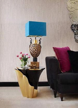 کنار مبلی عسلی مشکی طلایی